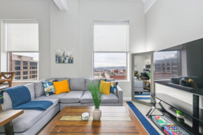 King Bed, Downtown Steps from Bengals & Reds, Minutes to OTR, TQL, HardRock